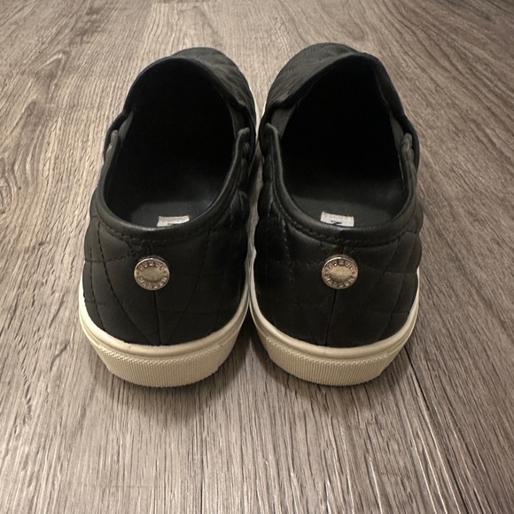 black steve madden slip ons - Picture 4 of 4